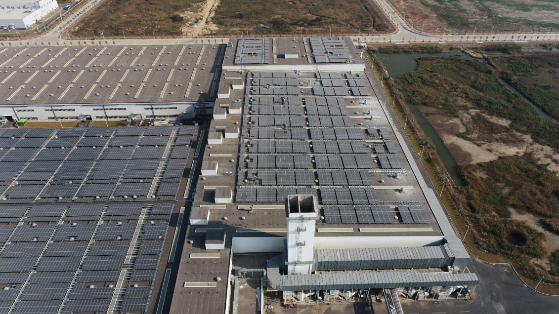 Industrial rooftop arrays shown in the ZTE Smart Auto reference project